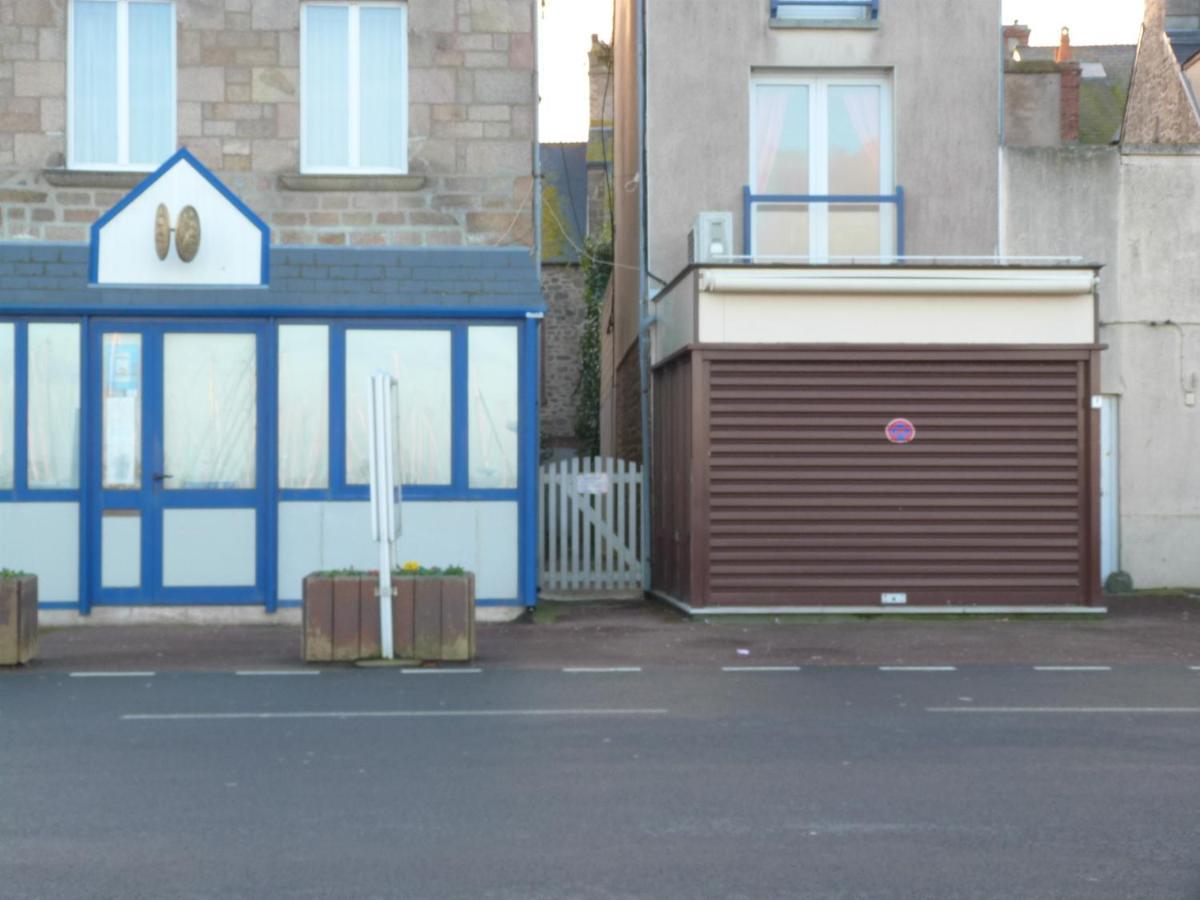Quai Vauban Saint-Vaast-la-Hougue Exterior foto